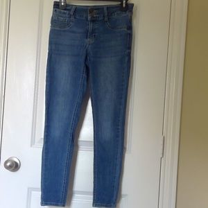 skinny jeans with two buttons